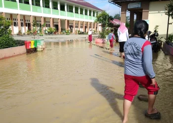 Sekolah Terendam Banjir, Siswa SD 010 Bontang Utara Dipulangkan