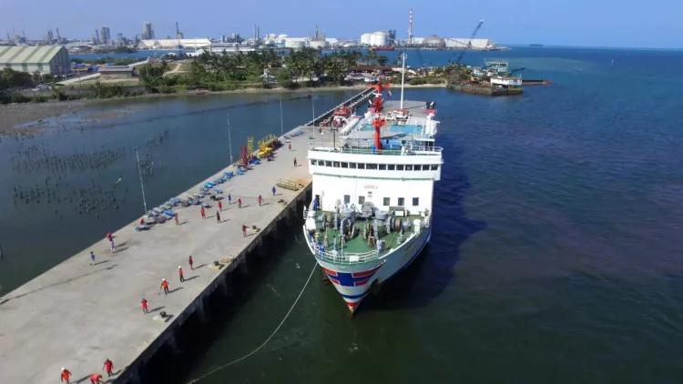 PT LBB ditunjuk sebagai pengelola pelabuhan, tujuan pendirian perusahaan daerah ini untuk mendongkrak pendapatan kas daerah. Faktanya hingga kini perusahaan itu belum setor kontribusi tetap dan bagi hasil. FOTO: DOK/KP