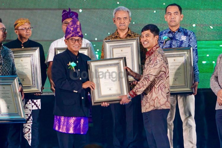 Pupuk Kaltim kembali mencatat prestasi, dengan meraih penghargaan Pelabuhan Sehat 2024 dari Kementerian Kesehatan (Kemenkes).