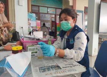 Giliran Pegawai Kelurahan Api-Api Dites Urine