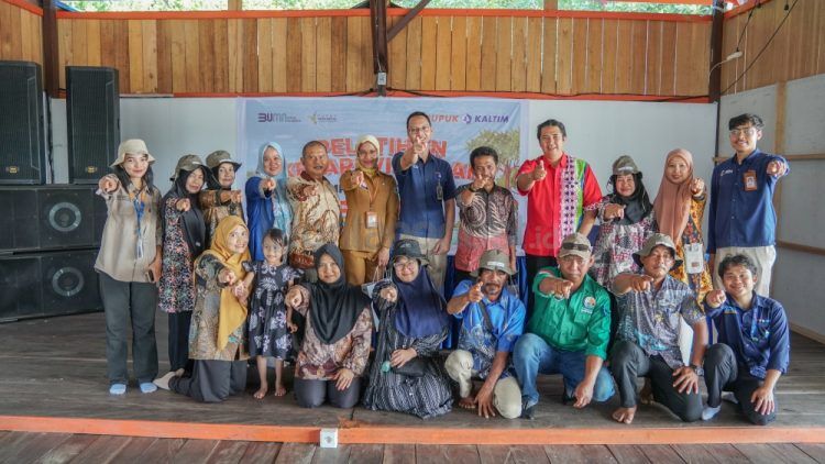 Pupuk Kaltim perkuat kapasitas pengelola wisata dari Kelompok Binaan Telok Bangko dan Kelompok Sadar Wisata (Pokdarwis) Kelurahan Loktuan lewat pelatihan yang digelar selama dua hari