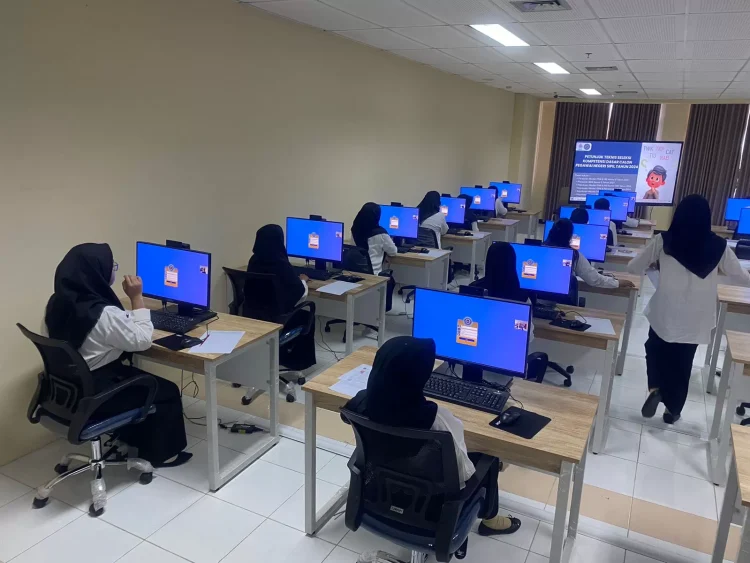 Sebanyak 1.291 peserta seleksi kompetensi PPPK akan mengeluarkan kemampuannya saat pelaksanaan tahap pertama di Graha Taman Praja, Bontang Lestari melalui CAT. (ADIEL KUNDHARA/KP)