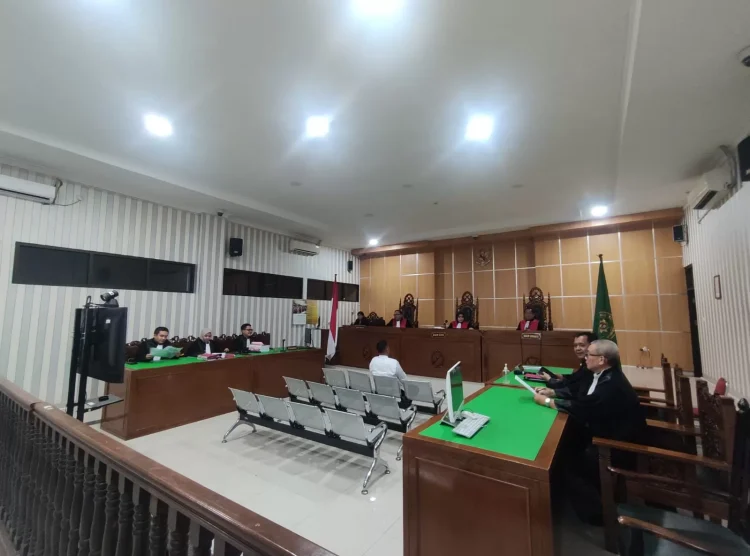 Majelis hakim Pengadilan Tipikor Samarinda menggelar sidang dengan terdakwa mantan Dirut PT BPR Bontang Sejahtera (anak usaha Perumda AUJ) Yudi Lesmana. (ADIEL KUNDHARA/KP)