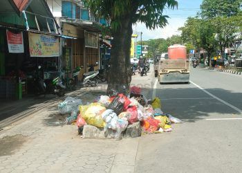 Warga Keluhkan Sampah di Trotoar Jalan Ahmad Yani, Sudah Menumpuk Empat Hari