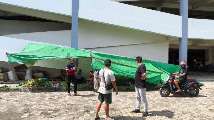 Suasana di Pasar Taman Pasar Rawa Indah pasca kejadian penikaman (Nasrullah/bontangpost.id)