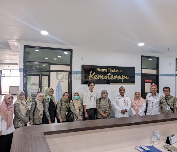 RSUD Bontang terima kunjungan Tim Badan Penyelenggara Jaminan Sosial (BPJS) Kesehatan, di depan Ruang Tindakan Kemoterapi, (Doc. RSUD)