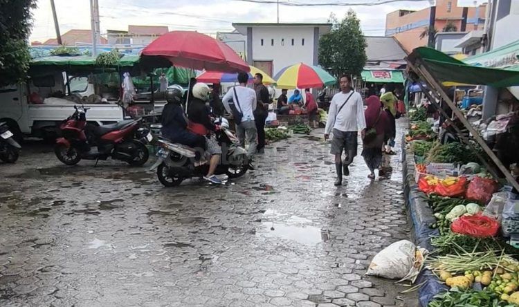 Lapak pedagang di belakang gedung pasar tamrin bakal ditata (Nasrullah/bontangpost.id)