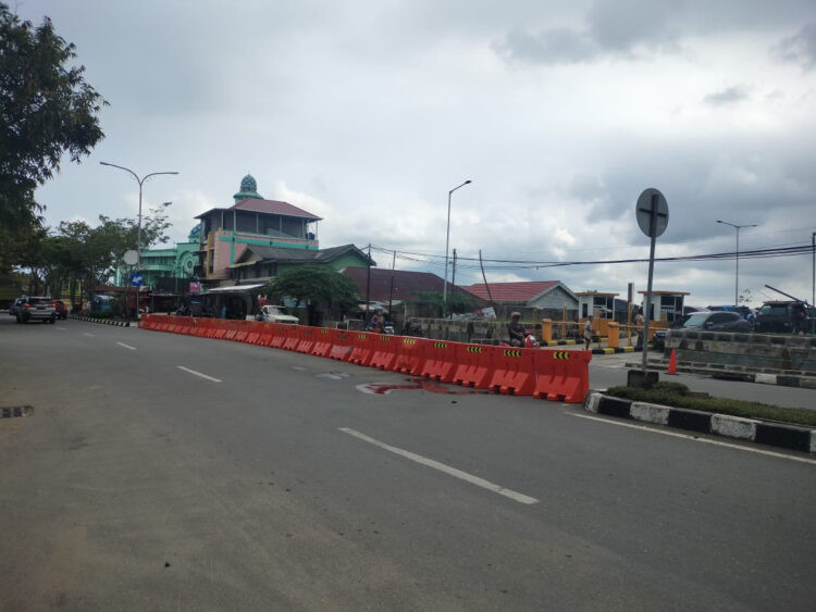 Area putar balik depan Bontang Citimall ditutup (Jelita/bontangpost.id)