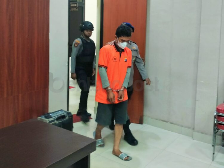 Tersangka kasus pengeboman ikan ditahan di Mapolres Bontang (Jelita/bontangpost.id)