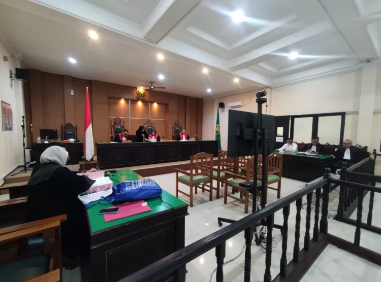Majelis hakim Pengadilan Tipikor Samarinda kembali menggelar sidang terkait kasus dugaan korupsi yang dilakukan oleh mantan dirut PT BPR Bontang Sejahtera. (ADIEL KUNDHARA/KP)