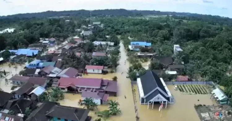 Hujan deras yang melanda sejak Minggu hingga Rabu pagi, membuat sebagian besar wilayah Samarinda dilanda banjir.