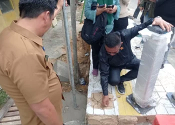 Pembangunan Drainase dan Trotoar di Jalan Suryanata Disorot, Dewan Sebut Kontraktor Tidak Becus