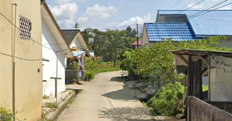 Kondisi drainase di Jalan Labu Putih, Gunung Elai sangat kecil sehingga tidak mampu menampung debit air sungai ketika meluap. (ADIEL KUNDHARA/KP)