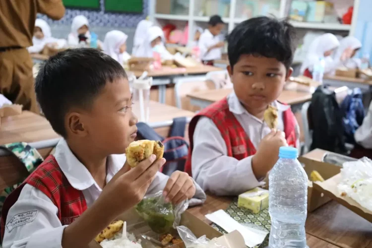 ilustrasi makan siang