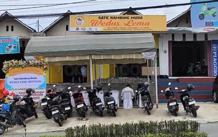 Warung Sate Kambing Muda Wedus Lemu buka di Jalan Brigjen Katamso (Nasrullah/bontangpost.id)