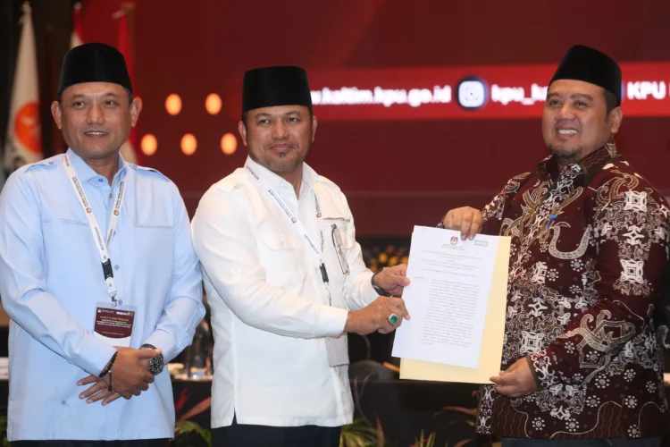 KPU Kaltim menetapkan Rudy Mas'ud-Seno Aji sebagai Gubernur dan Wakil Gubernur Kaltim periode 2025-2030, Kamis (6/2/2025) Malam. (FOTO: RAMA/KP)