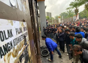 Dosen Unmul Pindahkan Kuliah Mahasiswa ke Jalan untuk Aksi Indonesia Gelap