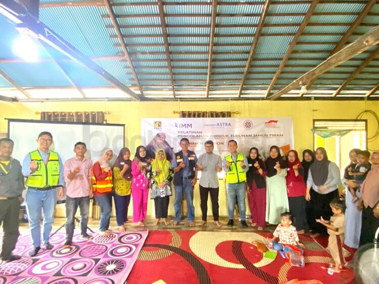 Pama Indo bersama PT IMM menggelar pelatihan pengolahan produk turunan jamur tiram bagi UMKM di Desa Santan Ilir (ist)