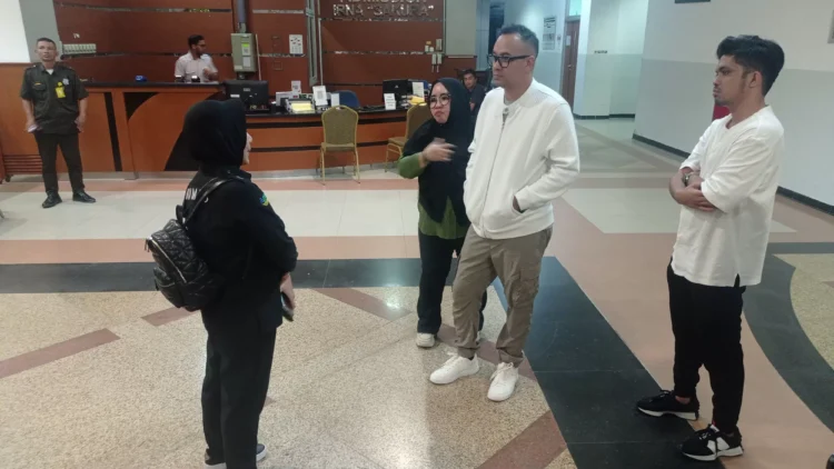 Seorang balita berusia 16 bulan di Samarinda, diduga mengalami malfungsi alat medis setelah menjalani tiga kali operasi akibat cairan bernanah di otaknya. (FOTO/EKO PRALISTIO)