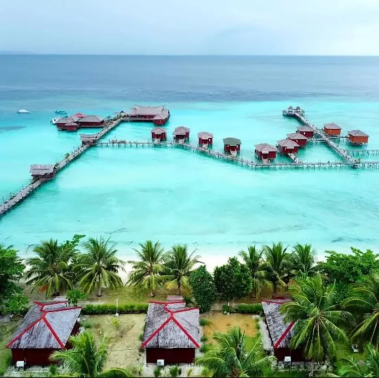 Pemprov Kaltim tengah menyusun skema untuk mengembangkan pariwisata internasional Maratua dan Derawan di Berau tanpa mengganggu konservasi yang ada.