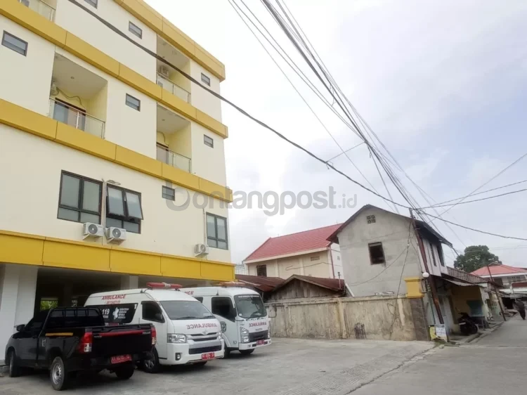 Bangunan rumah sakit tipe D yang berada di Kelurahan Api-Api. Tahun ini difokuskan pada pengerjaan area parkir. (ADIEL KUNDHARA )