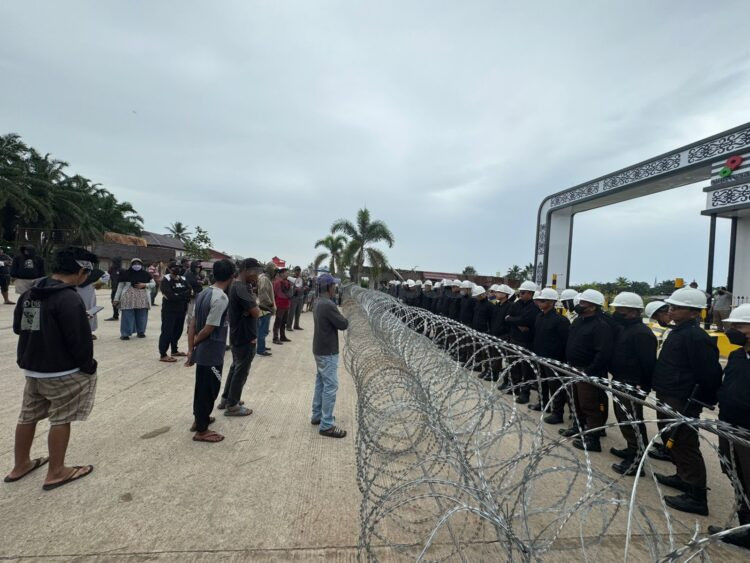 Aksi demonstrasi Aliansi Peduli Nelayan Kerang Dara di Kecamatan Muara Badak dengan memblokade Kantor PT Pertamina Hulu Sanga-Sanga mendapat tanggapan dari pihak perusahaan. 