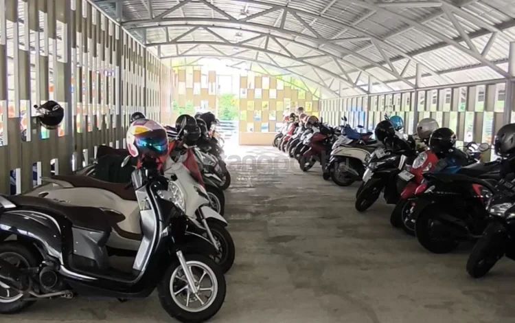 Area parkir di RSUD Taman Husada rencananya dipungut retribusi bagi kendaraan yang berkunjung. (ADIEL KUNDHARA/KP)