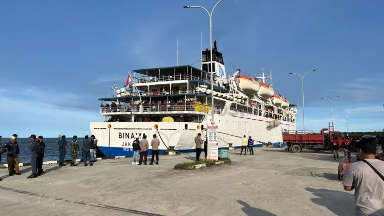 Pelabuhan Loktuan nantinya hanya diperuntukkan untuk aktivitas mobilisasi logistik, sementara pelayanan penumpang bakal diarahkan ke Pelabuhan Tanjung Laut Indah. Namun untuk kapal Pelni tetap di Pelabuhan Loktuan. (ADIEL KUNDHARA/KP)