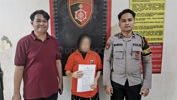 Tersangka pembuang bayi di Gang Komando 2, Sangatta Utara, ditangkap jajaran Satreskrim Polres Kutim. (Humas Polres Kutim)