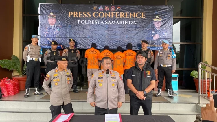 Polresta Samarinda mengamankan empat terduga pelaku dengan kasus penyekapan, penyalahgunaan narkotika, dan pencurian. (FOTO/RAMA SIHOTANG)