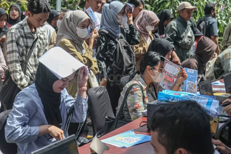Ilustrasi peserta Job Fair. (Hanung Hambara/Jawa Pos)