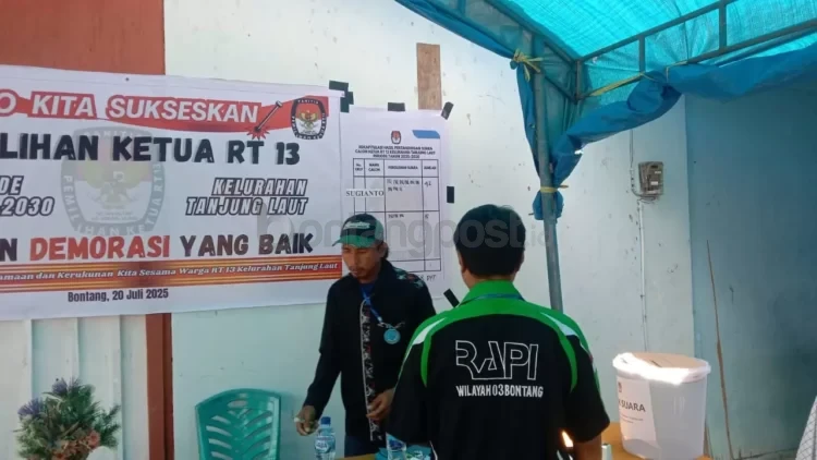 Pelaksanaan pemilihan ketua RT di Kelurahan Tanjung Laut, Bontang, berjalan lancar. (ADIEL KUNDHARA/KP)