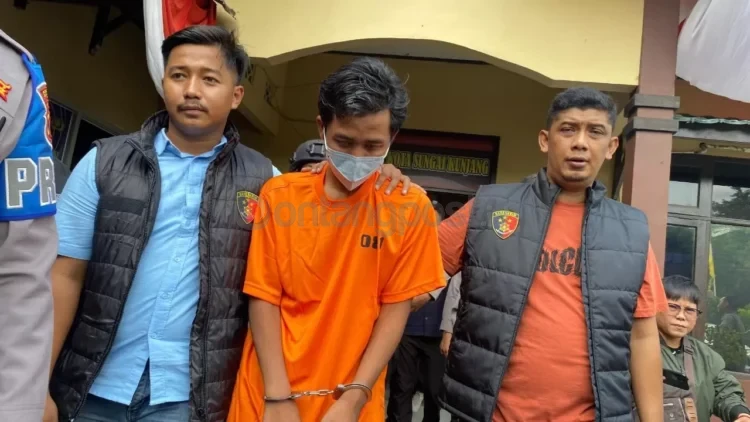 Kapolresta Samarinda Kombes Pol Hendri Umar membeberkan kasus penganiayaan ayah kandung terhadap dua anaknya hingga meninggal dunia. (Rama Sihotang/KP)
