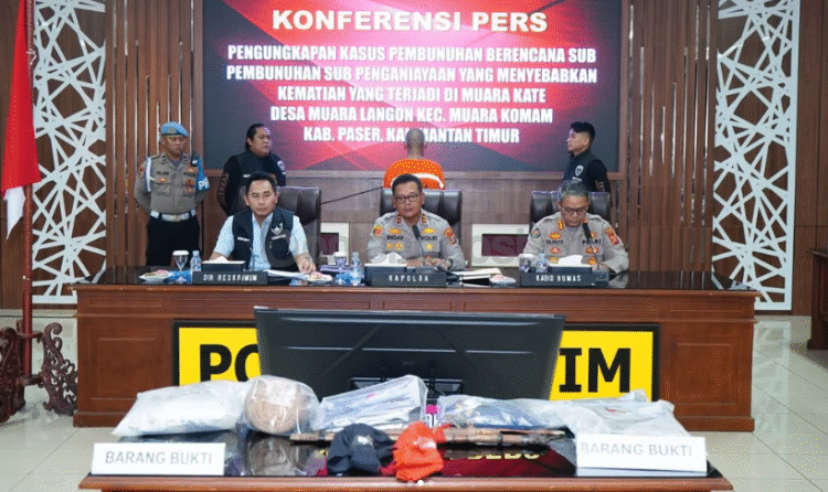 Polda Kaltim saat merilis penetapan tersangka kasus pembunuhan di Muara Kate, Paser, Juli 2025.