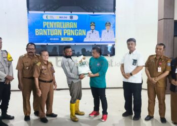 495 Warga Berebas Tengah Dapat Bantuan Beras 20 Kg