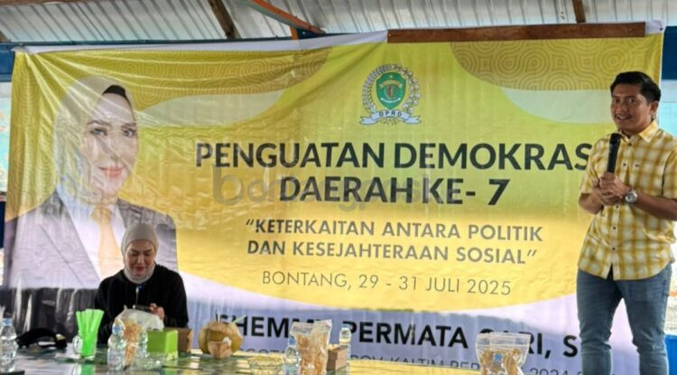 etua DPRD Bontang, Andi Faizal Sofyan Hasdam, menjadi narasumber dalam kegiatan Sosialisasi Penguatan Demokrasi ke-7 DI Kelurahan Belimbing, Bontang Barat.
