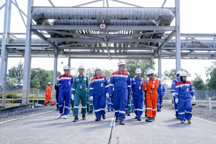 Management Walk Through (MWT) yang dilakukan ke area Train F kilang Badak LNG