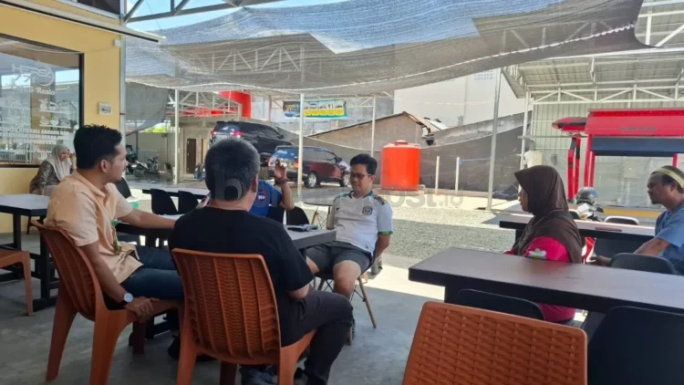 Kelurahan Api-Api melakukan sosialisasi terkait dengan upaya menjaga kebersihan di lokasi car free fight. (ADIEL KUNDHARA/KP)