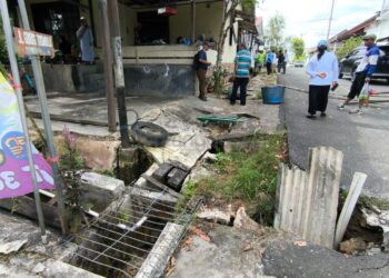 Teras Rumah Warga BSD Bontang Amblas, Diduga Akibat Pipa Bocor
