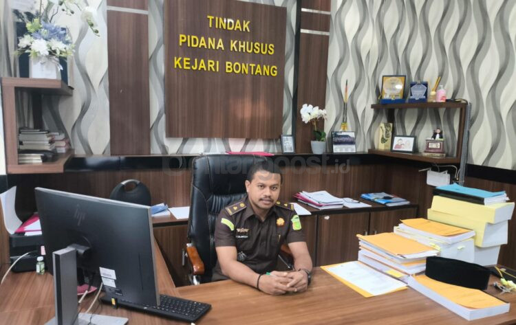 Kepala Seksi Tindak Pidana Khusus (Pidsus)  Fajarudin Semar Thaimiyah Salampessy. ( Dwi Kurniawan Nugroho / Bontang Post).