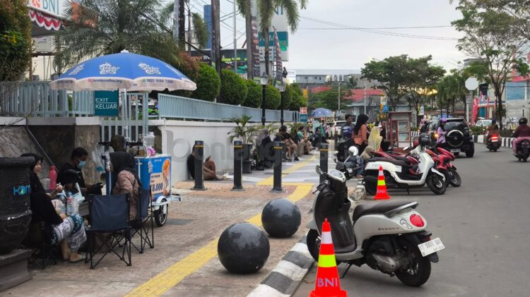 UMKM terpilih di CFN Jalan Ahmad Yani akan dikenakan retribusi Rp80–100 ribu untuk kebersihan dan listrik, tanpa biaya pendaftaran awal.