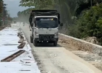 Pakai Air Laut, Rekonstruksi Jalan Muara Badak–Bontang Senilai Rp132 Miliar Disorot
