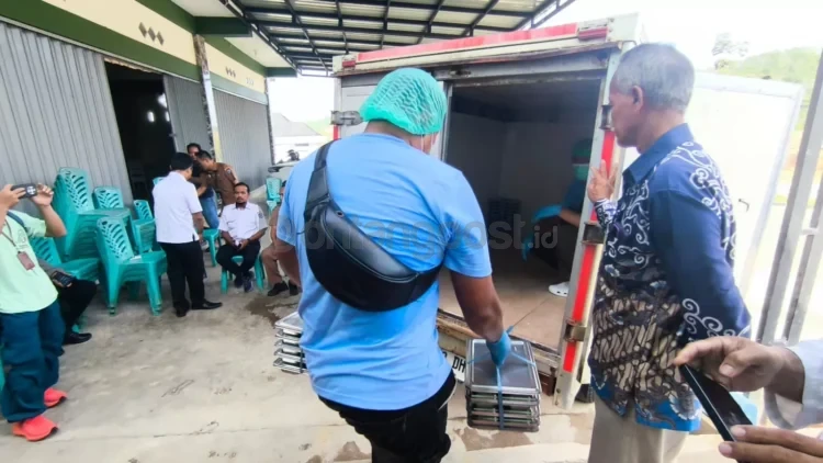 Khusus pelajar yang berada di pulau pesisir Bontang, akan mendapatkan program MBG dengan skema pemberian anggaran untuk dimasak oleh warga lokal. (ADIEL KUNDHARA/KP)