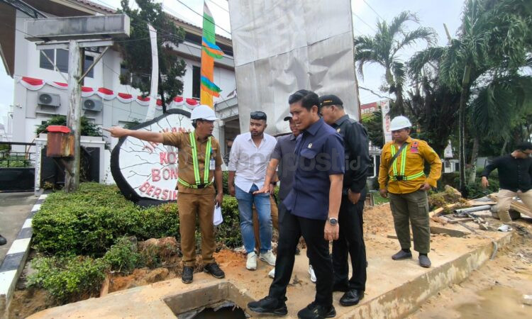 Salah satu titik lokasi kunjungan DPRD Kota Bontang yakni di Simpang tiga Ramayana. (Nasrullah / Bontang Post)