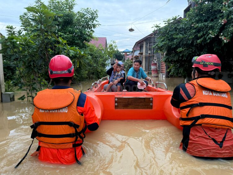 BPBD evakuasi korban banjir (BPBD Bontang)