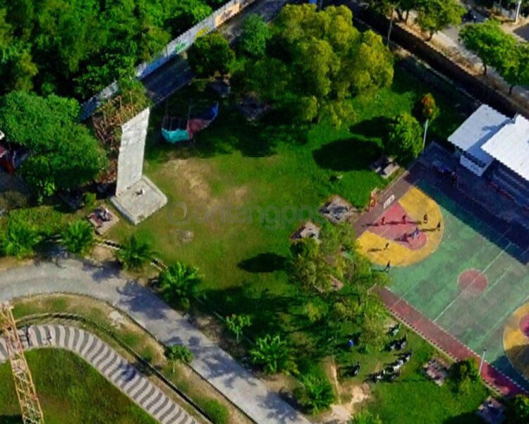Sebelum dibongkar fasilitas panjat tebing masih berada di sebelah lapangan basket di aera Stadion Bessai Berinta ( Istimewa)