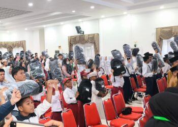 Penyaluran Sepatu Sekolah Gratis di Bontang Hampir Rampung, Tas Baru Dikirim Minggu Depan