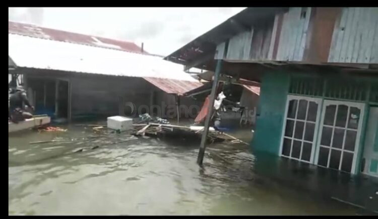 Tangkapan layar kondisi rumah di Bontang Kuala yang ambruk.