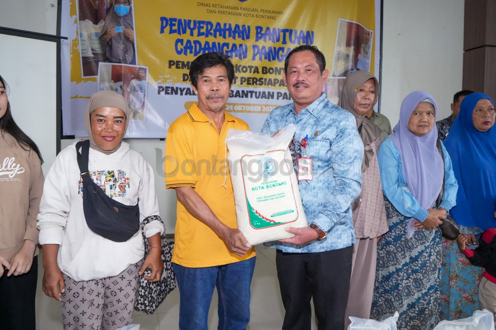 Pemkot Bontang Salurkan Bantuan Pangan untuk 518 Keluarga Kurang Mampu