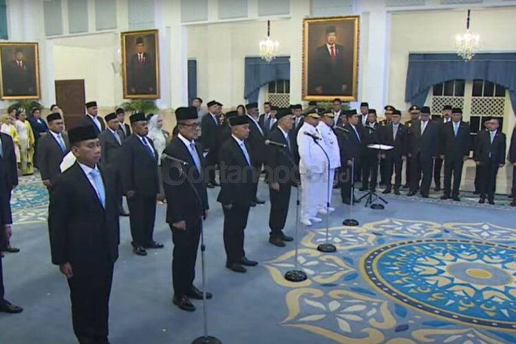 Pelantikan wakil menteri, Gubernur-Wakil Gubernur Papua, dan sejumlah pimpinan badan dan lembaga di Istana Kepresidenan, Jakarta, Rabu (8/10/2025).(YouTube/Sekretariat Presiden)